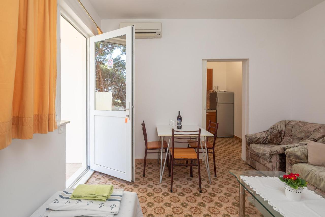 Beach Apartments Bili Cvitak Duce Bagian luar foto